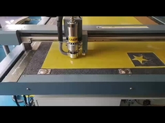 Reklam şirketlerinin kesme görevleri için 1500*900mm düz yataklı şablon kesme makinesi